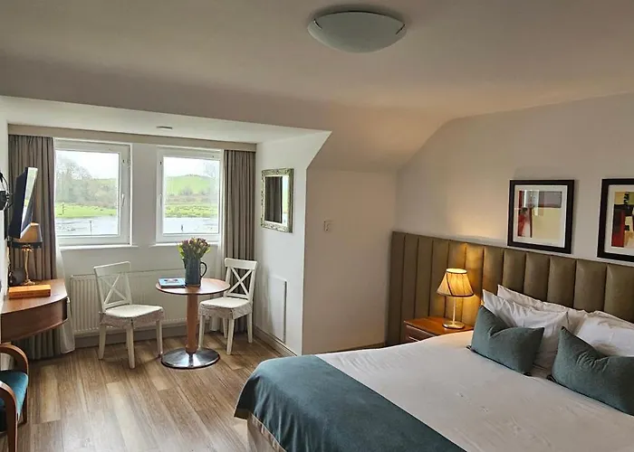 Moycarn & Marina Hotel 3*