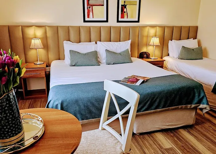 Moycarn & Marina Hotel 3*