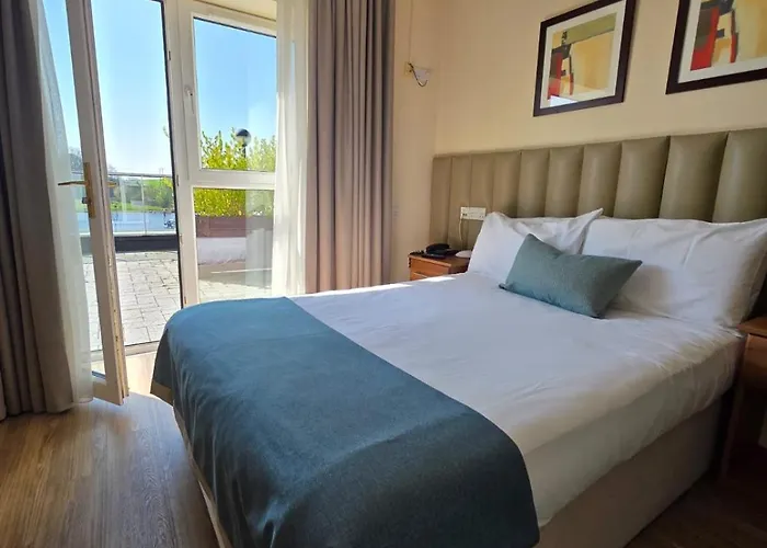 Moycarn & Marina 3* בלינסלו